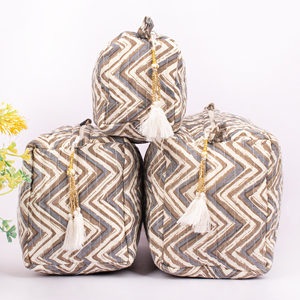Bolsa de Maquillaje Acolchada de Gran Capacidad, Hecha a Mano, Ecológica, con Cierre de Cremallera, Estilo Moderno, para Viaje - Product Image 1