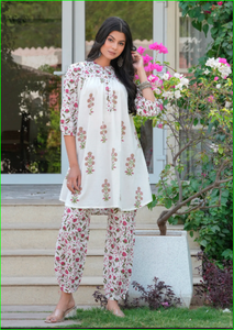 Ensemble coordonné Buti Jaal blanc imprimé à la main, coupe trapèze - Product Image 4