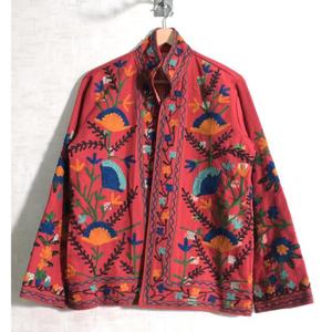 Veste en coton brodée Suzani pour femmes, faite à la main, style bohème ethnique, pour festivals et tenues décontractées - Product Image 5