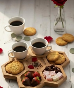 Bandeja de Servir de Madera Ecológica y Portátil con 6 Compartimentos, Tabla de Madera de Roble para Aperitivos y Frutos Secos - Product Image 1