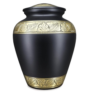 Urne funéraire classique Gatta en métal gravée colombes en vol, pour cendres humaines adultes, style américain/européen - Product Image 3