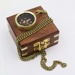 สร้อยคอทองเหลืองทำมือรูปเข็มทิศ น้ำหนักเบา กันกระแทก พร้อมกล่องไม้ขนาดพกพา เหมาะสำหรับกิจกรรมกลางแจ้งและแคมป์ปิ้ง - Product Image 1