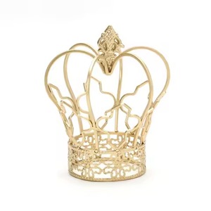 Corona Navideña Decorativa de Metal, Elegante Decoración Colgante para el Invierno, Estilo para Interiores del Hogar - Product Image 6