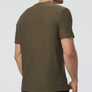 เสื้อยืดผู้ชายสีเขียวมะกอกพรีเมียม รุ่นเบสิค สำหรับผู้ชาย พร้อมโลโก้แบบกำหนดเอง ดีไซน์ทันสมัย สวมใส่สบาย สไตล์สตรีทลำลอง แขนสั้น เสื้อยืดที่ต้องมี - Product Image 2
