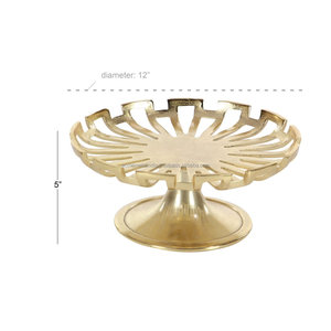 Présentoir à gâteaux design avec finition dorée, look élégant pour les mariages, les anniversaires et les événements spéciaux. - Product Image 2