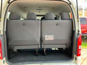 Toyota Hiace Turbo 2018 Usada con Título Limpio en Perfectas Condiciones - Product Image 5