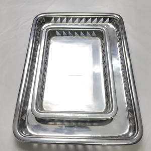 Ensemble de plateaux rectangulaires en acier inoxydable de style industriel avec motif géométrique découpé – Assiettes de service en métal modernes et minimalistes - Product Image 3