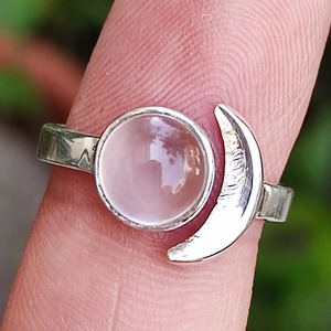Bague ronde en quartz rose, bijoux en argent sterling 925, cadeau pour elle, sertissage clos, fabrication artisanale, bijoux pierre de naissance de janvier - Product Image 4