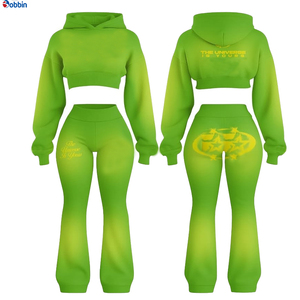 Conjunto Deportivo Personalizado con Logotipo para Mujer, Estampado Floral Negro, Top Corto con Capucha, Pantalones Acampanados Largos, Ropa Casual Estilo Otoño - Product Image 3