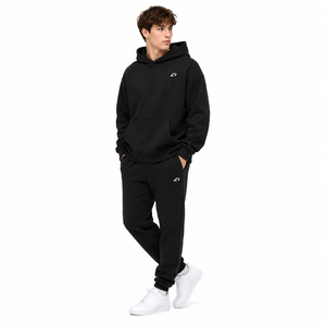 Conjunto Deportivo Negro para Hombre, Invierno, Corte Regular, Talla Grande, Dos Piezas, Sudadera con Capucha, Logotipo Frontal, Estilo Urbano, Suministro al por Mayor - Product Image 1