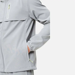 Survêtement à capuche gris clair pour homme, style sportif, couleur unie, polyester léger, vêtement de printemps avec poches latérales - Product Image 5