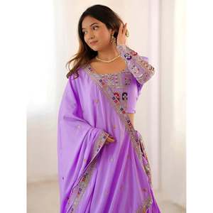 Lehenga Choli de Crepé con Lentejuelas Color Lavanda para Damas de Honor con Dupatta - Talla Grande, Estilo Vintage, Sin Tirantes, Satinado - Product Image 3
