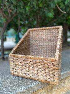 Panier à magazines en jacinthe d'eau fait main, panier de rangement artisanal, vente en gros, écologique, fabriqué au Vietnam - Product Image 5