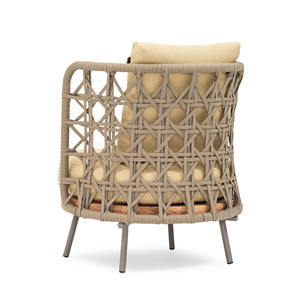 Fauteuil lounge moderne Annette pour villa, structure en aluminium, rotin tressé avec base en bois massif et coussins épais, finition naturelle - Product Image 4