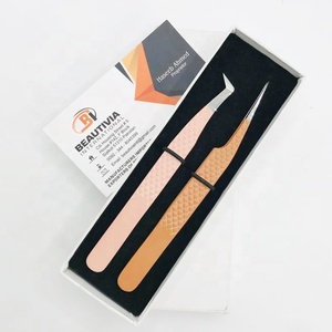 Pinzas de extensión de pestañas profesionales con logotipo personalizado de alta calidad, aislamiento de bota de acero sostenible, acero inoxidable puntiagudo - Product Image 1