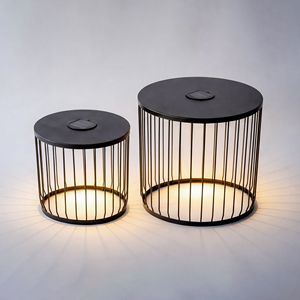 Set di 2 Tavolini Moderni Alimentati a Energia Solare con Luci LED, Tavolini Laterali a Gabbia in Metallo per Uso Esterno - Product Image 4