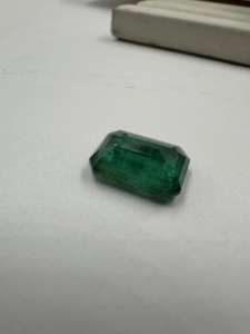 Natürlicher Sambischer 4,94 Karat Smaragd Edelstein Rechteckiger Smaragdschliff Grüner Loser Stein für Schmuckherstellung - Product Image 2