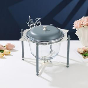 Plato para Servir Comida de Vidrio de Inspiración Árabe con Soporte Metálico Decorativo, Diseñado para Elevar la Presentación de la Comida con un Toque Sofisticado - Product Image 2