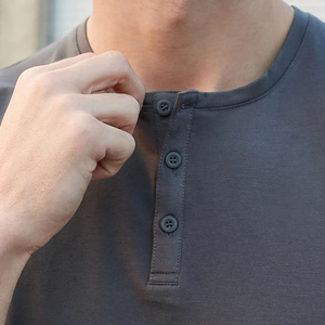 T-shirt ajusté pour homme en coton tricoté respirant anti-boulochage, sérigraphié, uni, écologique, style streetwear, Henley à col ras du cou - Product Image 6