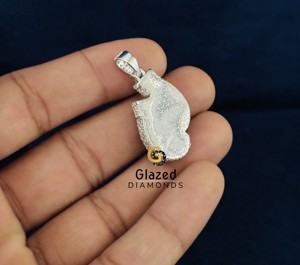 Exclusivo colgante de guantes de boxeo unisex de plata de ley 925, chapado en rodio, de alta calidad, con diamantes de moissanita. - Product Image 6