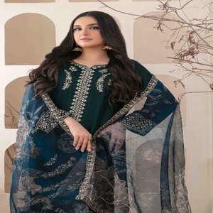 Robes panjabi pakistanaises brodées en velours pour femmes sur velours costumes 3 pièces pakistanais Salwar Kameez par Tawakkal Vol MINAKARI - Product Image 5