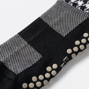 Chaussettes mi-hautes pour hommes, motif pied-de-poule, tricotées, antidérapantes, chaussettes de sport, style classique d'automne - Product Image 5