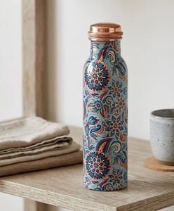 Botella de Agua Artesanal de Cobre Puro con Vibrante Mandala y Arte Floral Esmaltado Meena – Bienestar Ayurvédico a Prueba de Fugas - Product Image 1