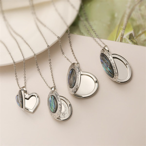 Collier pendentif médaillon en coquille d'ormeau naturelle plaqué or, avec breloque irrégulière et chaîne à maillons rétro, pour anniversaire - Product Image 3