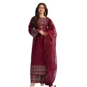 Robes de mariée personnalisées pour femmes, élégantes tenues Shalwar Kameez de style indien, robe brodée en tissu lawn et dupatta en tulle. - Product Image 1