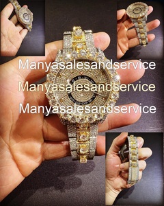 Reloj de Lujo para Hombre con Esfera de Cristal Moissanite en Oro Amarillo VVS1, Brazalete de Acero Inoxidable en Dos Tonos, Cierre de Seguridad y Resistencia al Agua de 10 Bar - Product Image 3