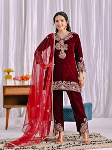 Conjunto de Top Bordado con Lentejuelas de Terciopelo de Viscosa Pura y Pantalón Forrado con Microalgodón y Dupatta de Tela de Red para Mujer MW 1261 - Product Image 3