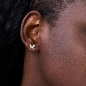 Pendientes de Oro Sólido de 18K con Diamantes Cultivados en Laboratorio de Corte Redondo de Alta Calidad, Diseño de Mariposa, Unisex, Modernos, Elegantes y Delicados - Product Image 1