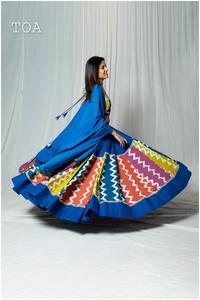 Chaniya Choli de Rayón Premium con Bordado de Espejo y Dupatta Estampada, con Encaje Multicolor, Ropa Étnica Festiva para Mujer, Colección - Product Image 4