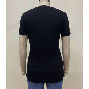 T-shirt tendance pour femmes, col en V, manches courtes, tissu léger et confortable, parfait pour la superposition, style streetwear et mode décontractée - Product Image 5