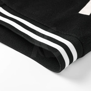 Chaqueta Varsity para Hombre de Material de Alta Calidad Diseñada para Mantenerte Abrigado y con Estilo Durante las Temporadas de Otoño e Invierno - Product Image 3
