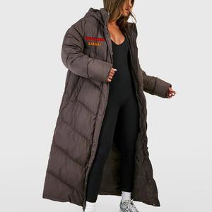 Veste matelassée en duvet en gros OEM/ODM pour femme, épaisse, à capuche, style streetwear, avec logo brodé, manteau d'hiver long pour femme - Product Image 1