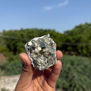 Clúster de pirita natural |   Espécimen de Cristal de Pirita de Hierro Premium |   Mineral de Oro de los Locos en Bruto para Decoración del Hogar, Reiki, Sanación y Colección - Product Image 4