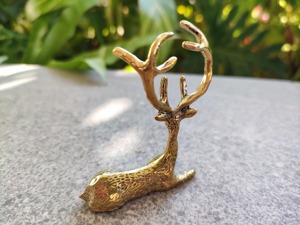 Objeto Decorativo de Reno de Alta Calidad con Acabado Dorado, Ideal para Decoración Navideña, Fiestas y Exhibición de Temporada, Hecho en India - Product Image 5