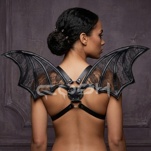 Arnés de Alas de Murciélago con Encaje Gótico, Correas de Cuero Sintético Negro con Paneles de Malla Floral, Accesorio Ajustable para Disfraz de Halloween - Product Image 2