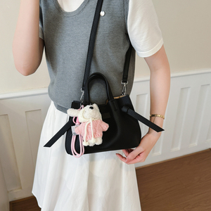 Borsa a Tracolla Minimalista in Pelle Sintetica Effetto Granulato, Mini Tote Chic Bianca con Charm Coniglietto in Peluche, Elegante Borsa Quotidiana per Giovani Donne - Product Image 3