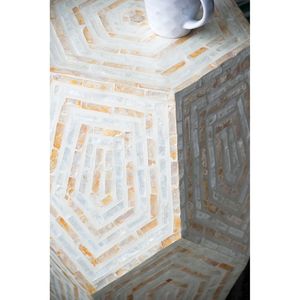 Sgabello Esagonale in Conchiglia Capiz 18x18x21 Crema/Giallo - Sgabelli e Pouf Eleganti - Product Image 5