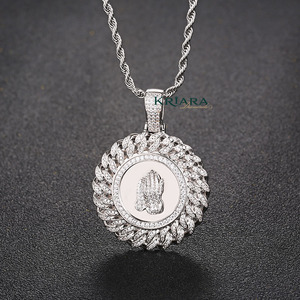 Pendentif Mains en Prière en Argent 925 et Moissanite, Plaqué Rhodium, Breloque Religieuse, Bijou Unisexe - Product Image 1