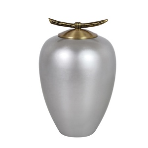 Urne de crémation en laiton rouge traditionnelle classique personnalisée ensemble de trois vases de cendres décoratifs faits à la main fournitures funéraires à usage intensif - Product Image 6