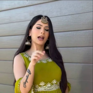 Ensemble de costume Palazzo vert Parrot Designer en Faux Georgette avec broderie de fils et de sequins, comprenant un haut et un pantalon Palazzo avec dupatta - Product Image 1