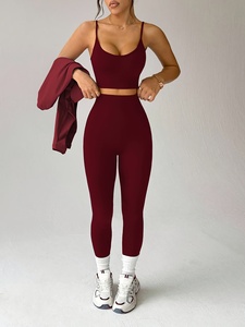 Ensemble de yoga et fitness élégant Atlaset trois pièces pour femme – Tenue de sport sans couture avec leggings taille haute, brassière et veste – Marque personnalisable - Product Image 2