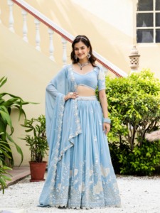 Ensemble de Lehenga de mariée en Faux Georgette de créateur avec broderie de sequins multicolores, chemisier non cousu et dupatta à bordure en dentelle pour célébrations - Product Image 4