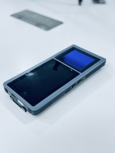 Terminal biométrique robuste portable MOXA76 |   FAP60 Empreinte digitale + Double reconnaissance irisienne + Reconnaissance faciale |   NFC |   Android 13 |   4G |   En stock - Product Image 3