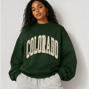 Sweat-shirt à col rond oversize tendance pour femmes, style Colorado Varsity |   Pull en molleton de coton lourd de qualité supérieure, personnalisable, pour l'hiver - Product Image 2