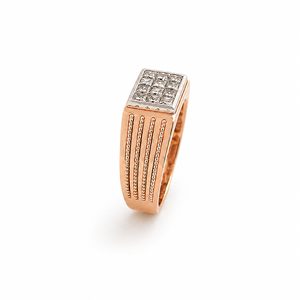 Bague Chevalière Homme en Or Rose 14 carats avec Grappe de Zircons Cubiques Taille Princesse Carrée, Bande Texturée, Bijou de Déclaration pour Mariage et Fête - Product Image 3