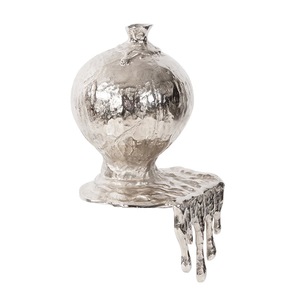 Jarrón de Metal Minimalista Hecho a Mano, Moderno y Ecológico, para Mesa de Hogar u Oficina - Product Image 1